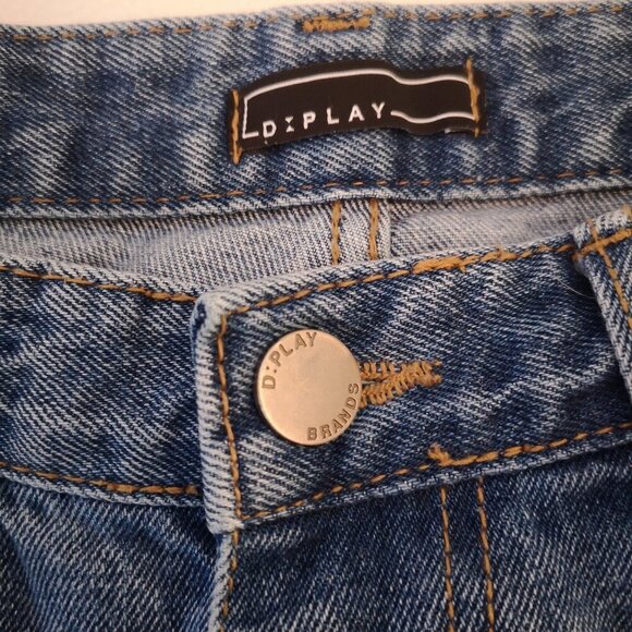 D:Play Brands Ladies Size 28 Straight Legs Medium Wash Blue Jeans - Picture 3 of 13